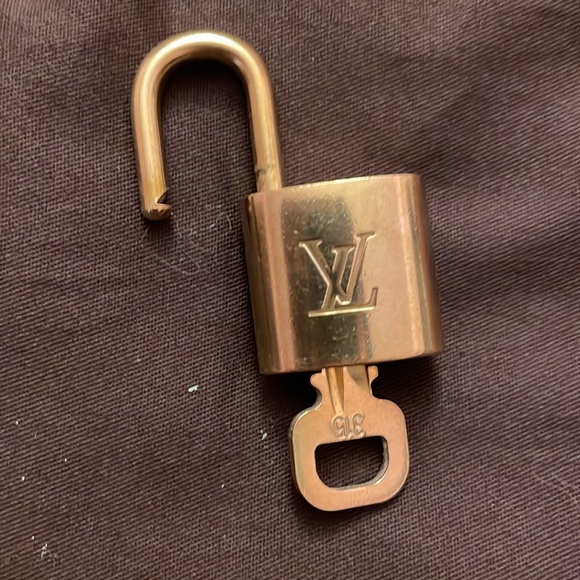 Louis Vuitton Lock and Key - Picture 5 of 5